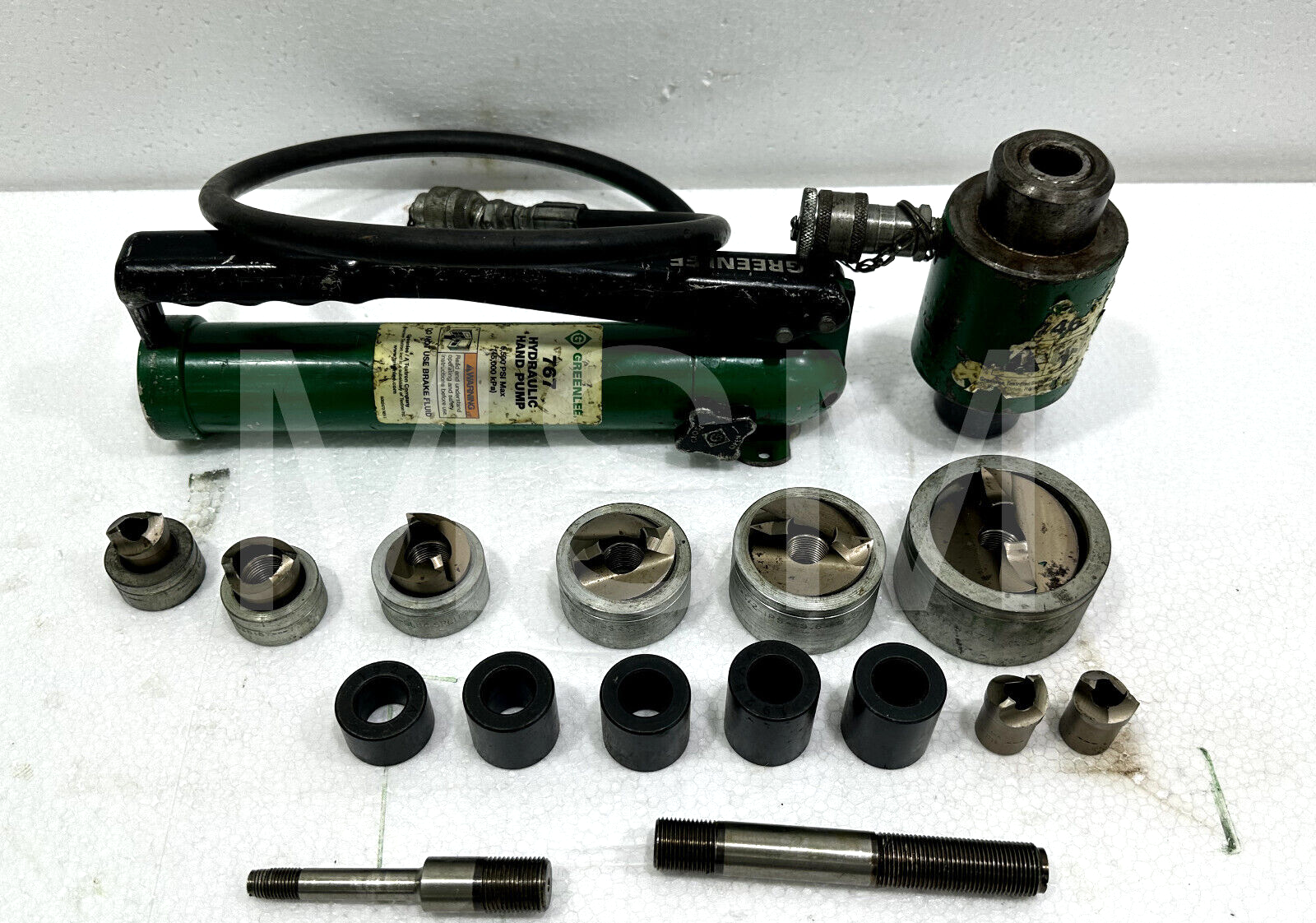Greenlee 7506 Slug-Splitter Hydraulic Knockout Punch Set w/ 767 Hand Pump - Image 2