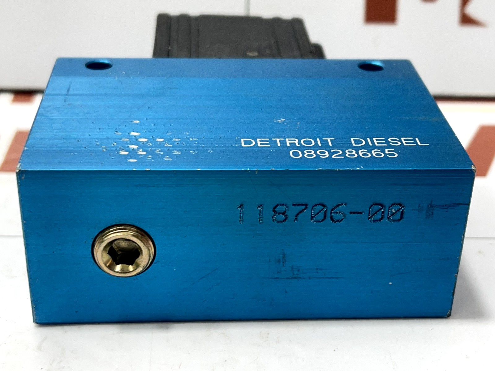 8928665 VALVE ASSY., GOV. OPERATING SOLENOID - Image 3