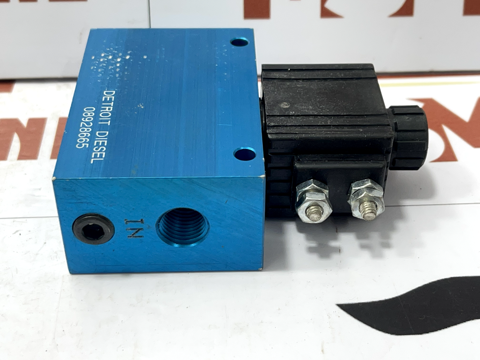 8928665 VALVE ASSY., GOV. OPERATING SOLENOID - Image 4