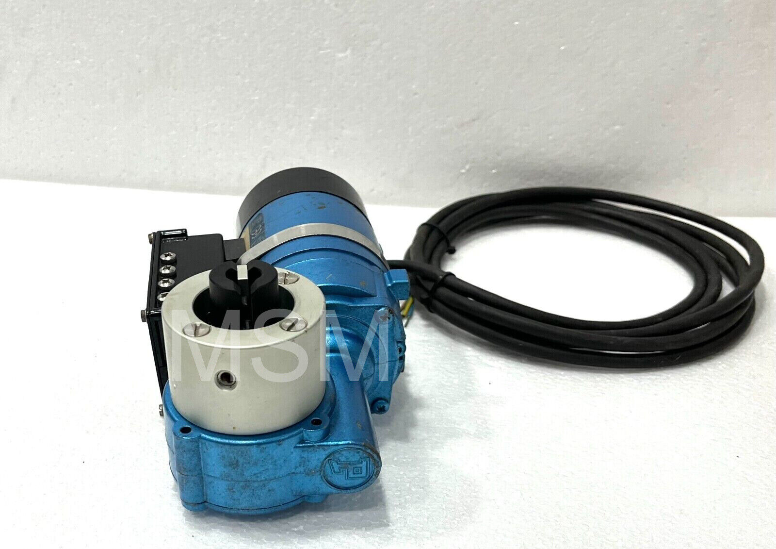 B Hepworth & Co. Ltd 90077502 Wiper Motor 220 VDC - Image 3