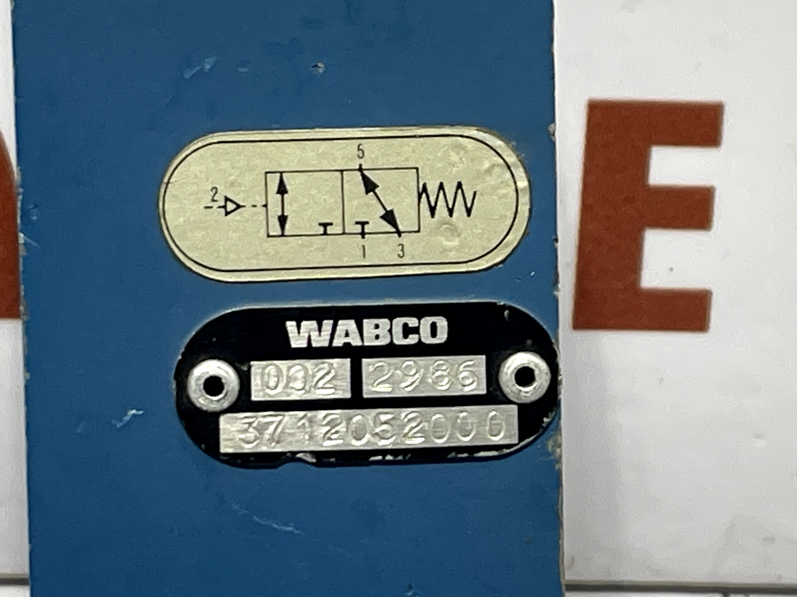 WABCO 3712052000 PNEUMATIC DIRECTIONAL VALVE - Image 2
