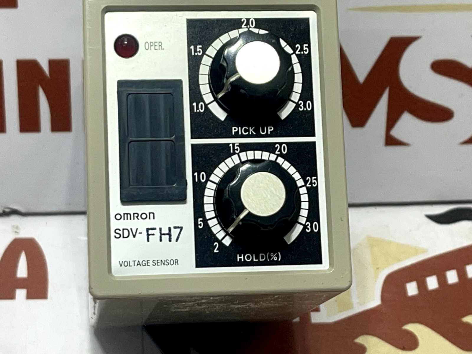 OMRON SDV-FH7 VOLTAGE SENSOR 200/220VAC - Image 2